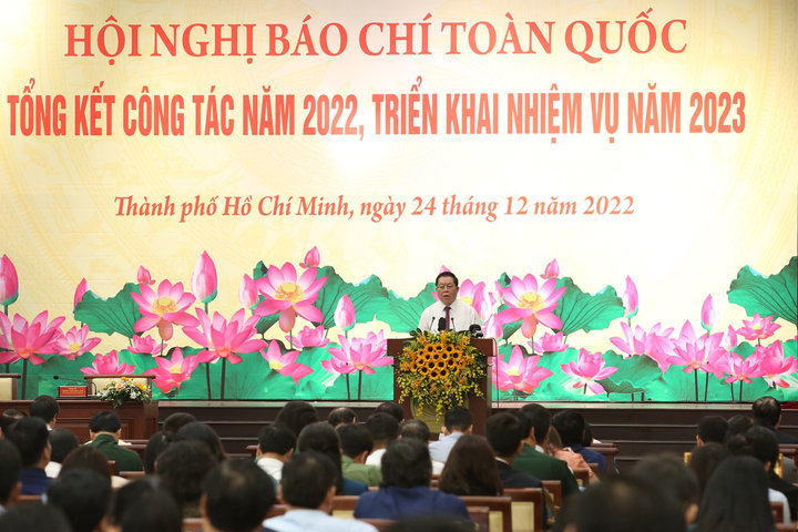 Báo chí phải đồng hành, vì lợi ích quốc gia, dân tộc