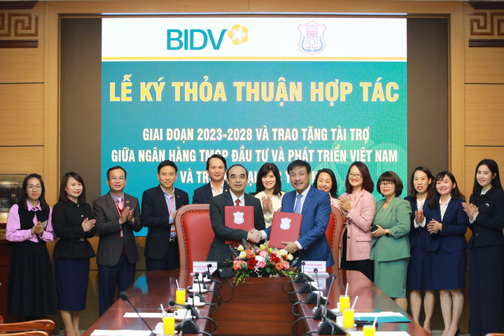 BIDV và Trường Đại học Y Hà Nội ký kết thỏa thuận hợp tác giai đoạn 2023-2028 và trao tài trợ