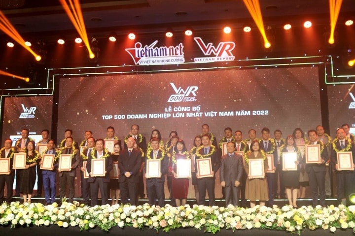 4 ngân hàng được tôn vinh trong Top 10 Bảng xếp hạng VNR500 năm 2022