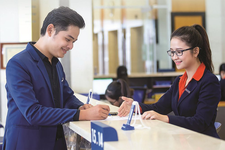 Tác động của nhân tố nhân khẩu học đến tần suất sử dụng dịch vụ ngân hàng của khách hàng cá nhân