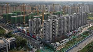 Thị trường ảm đạm khiến các ngân hàng Trung Quốc cho vay thế chấp mua nhà cả với những người ở độ tuổi 70