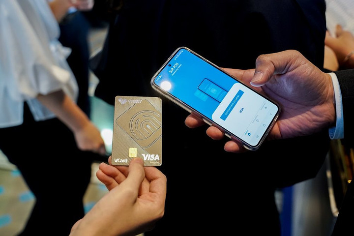 SoftPOS: Công nghệ 1 chạm biến smartphone thành "máy quẹt thẻ"