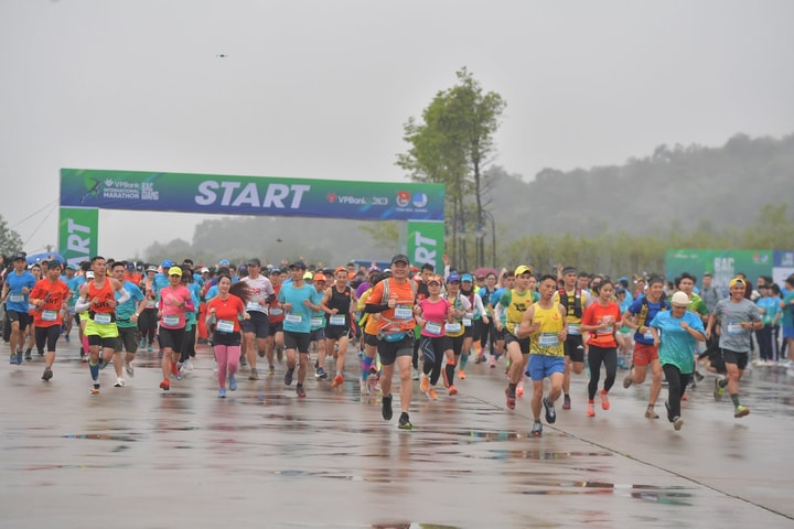 VPBank Bac Giang International Marathon 2023: 2.000 VĐV hoàn thành “Bước chạy tới đỉnh thiêng”