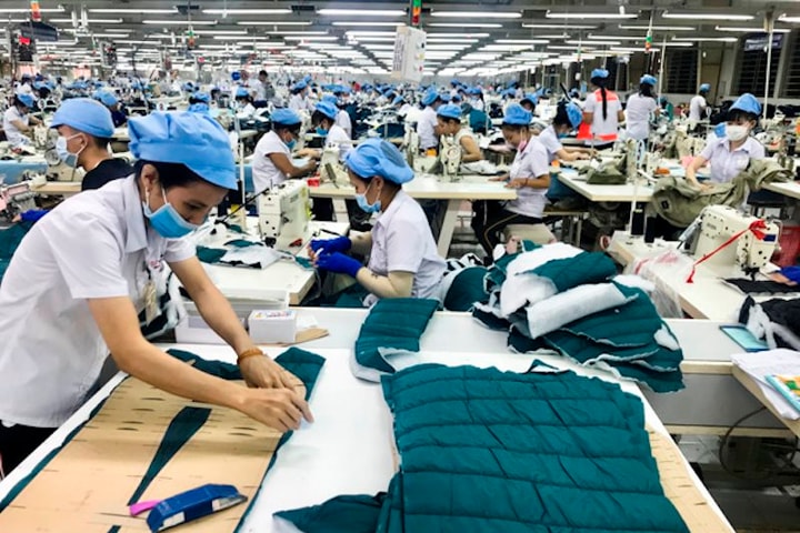 Sụt giảm đơn hàng, doanh nghiệp ráo riết tái cấu trúc