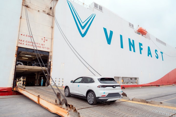 VinFast xuất khẩu 1.879 xe VF 8 tiếp theo tới bắc Mỹ
