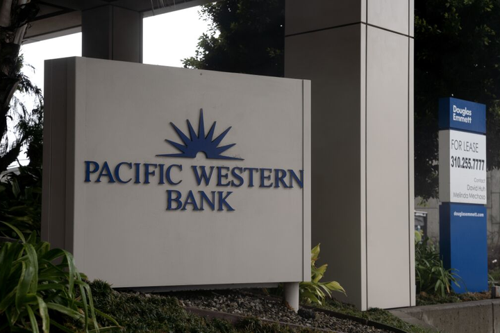 Theo sau First Republic Bank, PacWest đứng trước nguy cơ phá sản?
