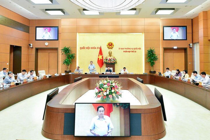 Ủy ban Thường vụ Quốc hội cho ý kiến dự án Luật Đất đai (sửa đổi)
