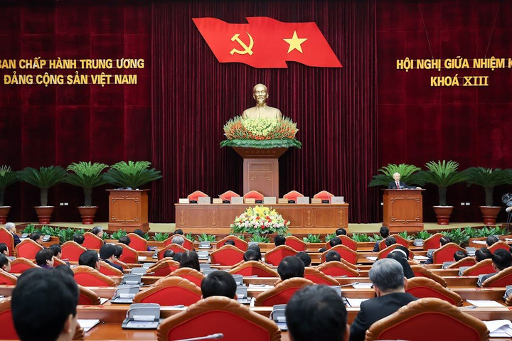 Bế mạc Hội nghị Trung ương giữa nhiệm kỳ
