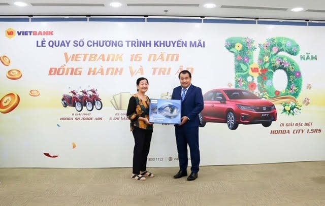 100 khách hàng trúng thưởng Chương trình “Vietbank 16 năm đồng hành và tri ân”