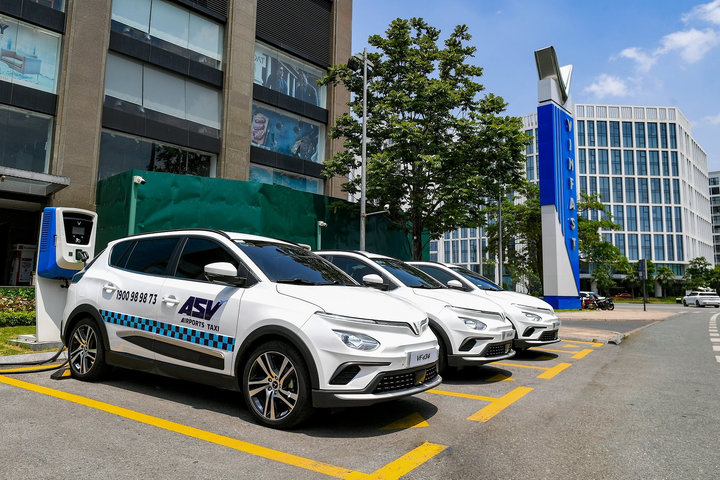 ASV Airport Taxi thuê 500 ô tô điện VinFast từ GSM