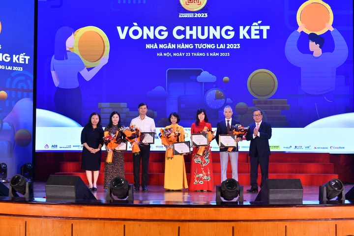 Nhà ngân hàng tương lai năm 2023: Hướng tới xã hội không tiền mặt