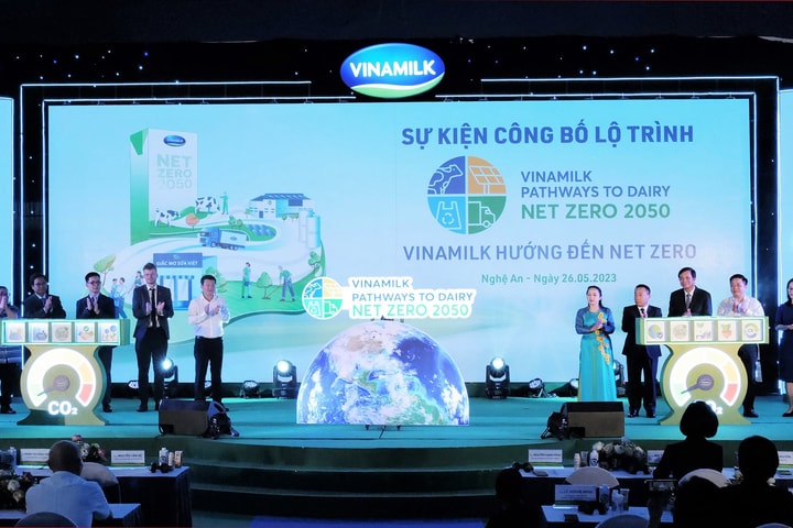 Vinamilk công bố lộ trình tới net zero 2050 và nhà máy, trang trại đạt trung hòa carbon đầu tiên