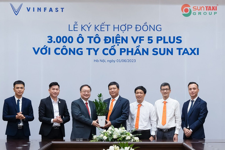 Sun Taxi mua 3.000 xe điện Vinfast VF 5 plus