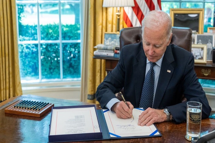 Tổng thống Joe Biden ký dự luật về trần nợ công, ngăn chặn vụ vỡ nợ lịch sử