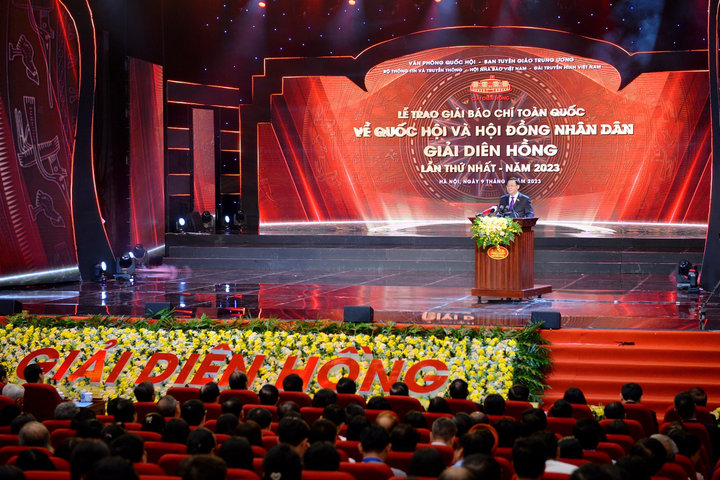 Trao Giải báo chí toàn quốc về Quốc hội và Hội đồng nhân dân (giải Diên Hồng) lần thứ Nhất