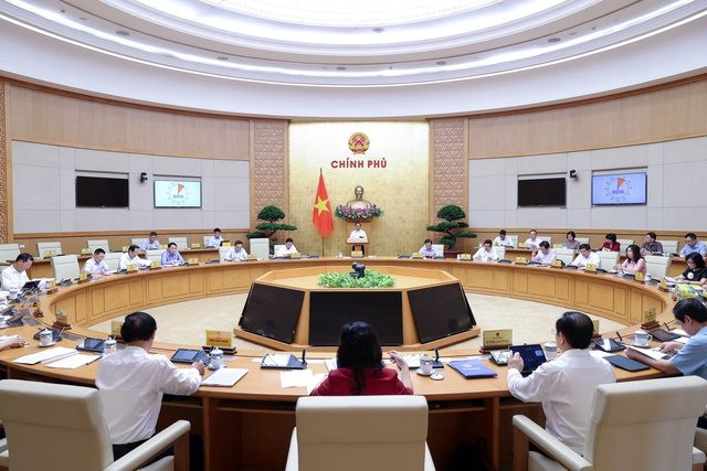Thủ tướng yêu cầu xây dựng và hoàn thiện thể chế theo hướng đẩy mạnh phân cấp, phân quyền