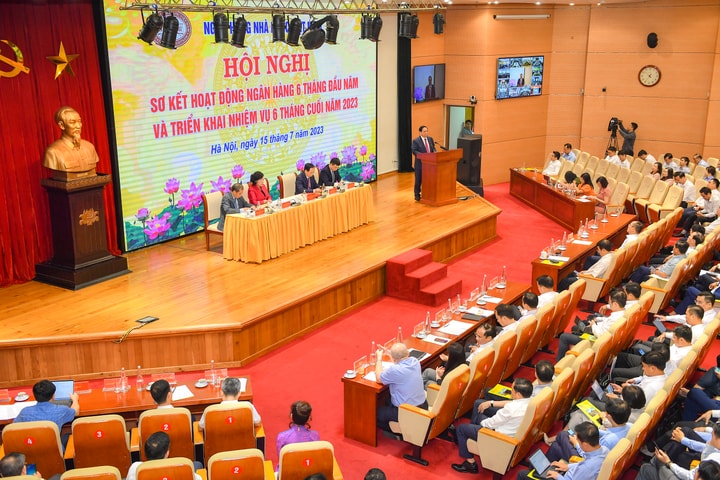 Thủ tướng: Nắm chắc tình hình để lựa chọn ưu tiên phù hợp, sử dụng đồng bộ, linh hoạt các công cụ của chính sách tiền tệ