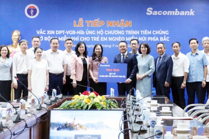 Sacombank ủng hộ 72.300 liều vắc-xin hướng tới trẻ em vùng núi