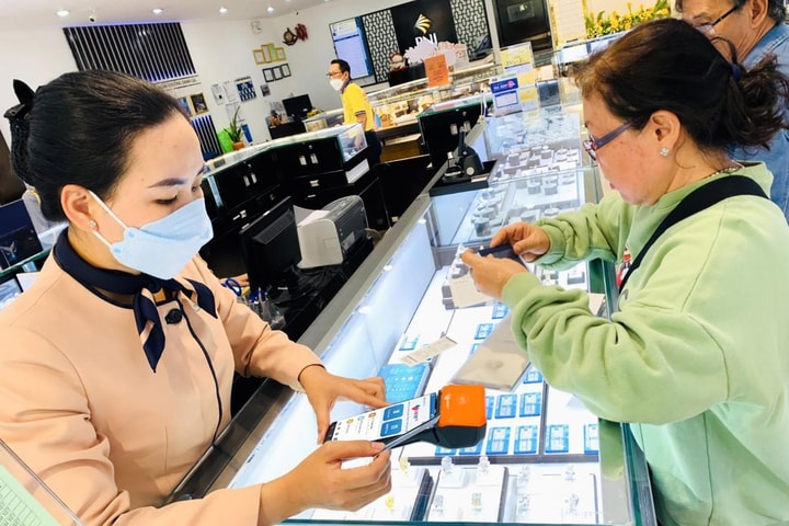 Thanh toán trả góp lãi suất 0% trên máy POS: Cách doanh nghiệp tăng doanh thu