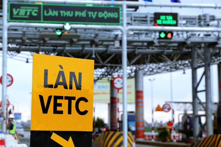 100% ô tô sử dụng tài khoản thu phí điện tử vào năm 2025