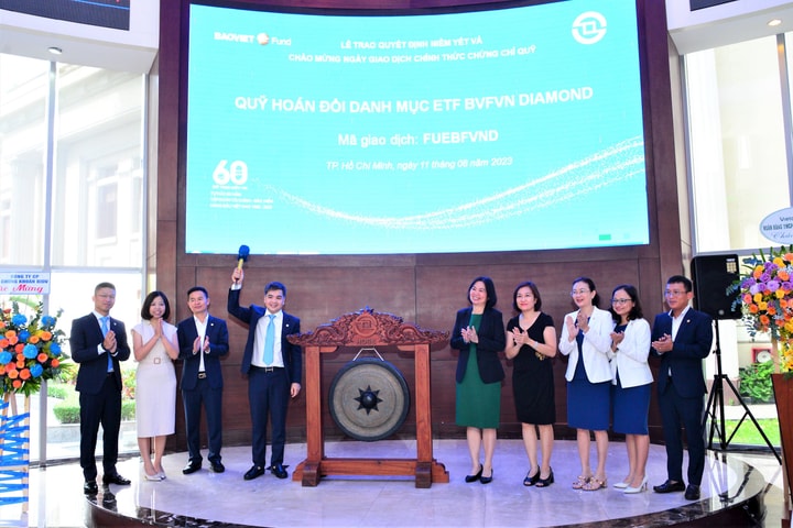 Niêm yết và chính thức giao dịch chứng chỉ quỹ ETF mô phỏng bộ chỉ số các cổ phiếu "kim cương"