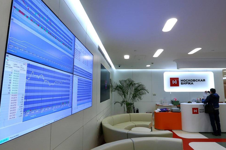 Đồng Rúp chạm mức thấp nhất so với đồng USD trong 17 tháng qua