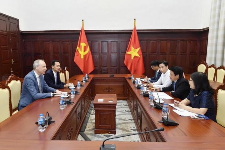 Phó Thống đốc Phạm Tiến Dũng tiếp thành viên HĐQT Ngân hàng Deustche Bank