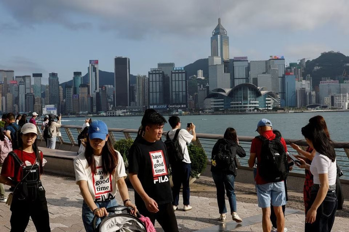 Nhà đầu tư Hồng Kông muốn "bán tháo" bất động sản