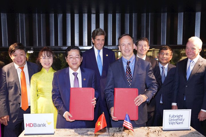 Đại học Fulbright Việt Nam và HDBank ký kết cung cấp vốn đối ứng nhân chuyến thăm của Tổng thống Mỹ Joe Biden tới Việt Nam