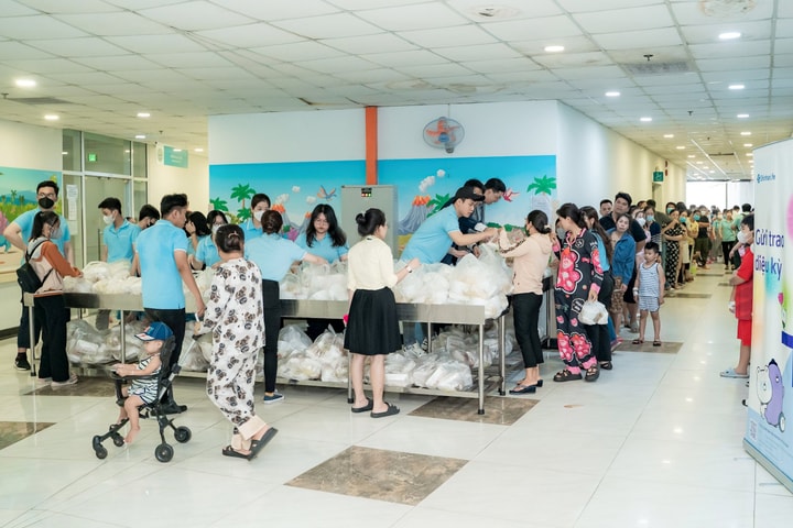 Shinhan Life Việt Nam trao tặng suất ăn trưa tới các bệnh nhi Bệnh viện Nhi đồng TP. Hồ Chí Minh