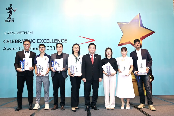 ICAEW trao Bằng Chartered Accountant cho hội viên và chứng chỉ CFAB cho học viên tại Hà Nội
