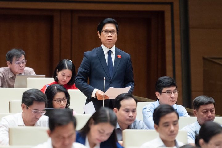 ĐBQH Vũ Tiến Lộc: “Cần chế tài kinh tế xử lý các vi phạm, không hình sự hóa các quan hệ kinh tế”