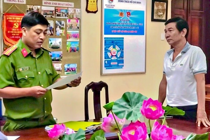 Bắt giữ và khởi tố đối tượng làm giả con dấu, tài liệu của cơ quan, tổ chức