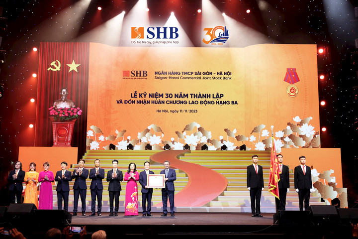 SHB nhận huân chương lao động hạng Ba