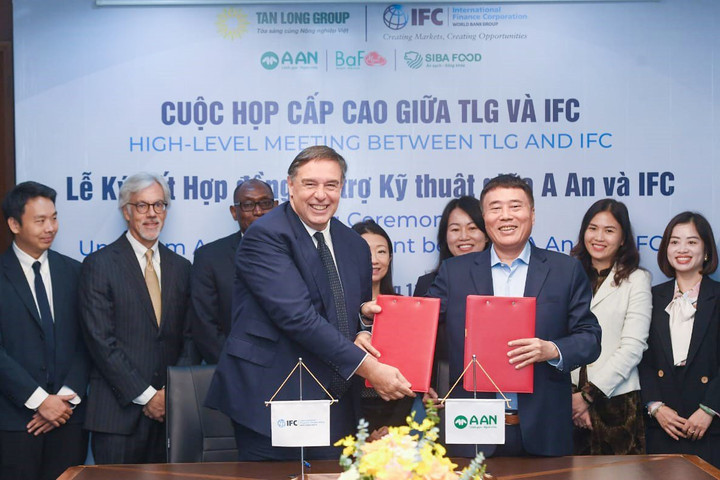 IFC ký kết thỏa thuận hợp tác với Tập đoàn Tân Long để thúc đẩy sản xuất lúa gạo bền vững