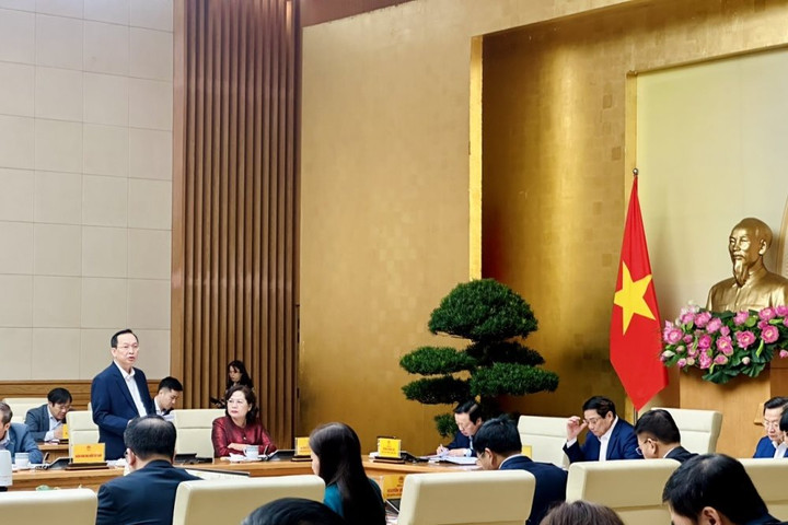 Phó Thống đốc Đào Minh Tú: Sẽ tiếp tục giảm lãi suất cho vay và không có chuyện phải xin room tín dụng