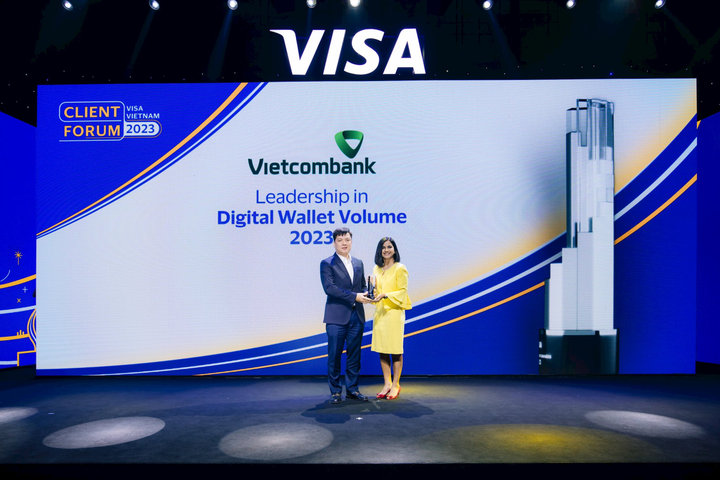 Vietcombank được Visa vinh danh 12 hạng mục giải thưởng quan trọng trong hoạt động thẻ năm 2023