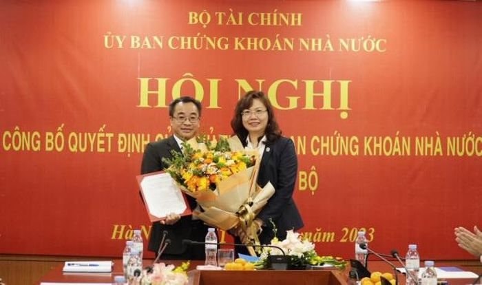 Ông Đậu Huy Sáu làm Tổng biên tập Tạp chí Chứng khoán