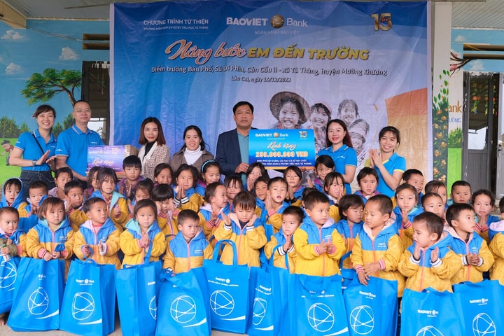 BAOVIET Bank tài trợ gần 300 triệu đồng cho học sinh nghèo vùng cao