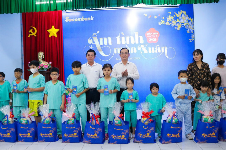 21 năm Sacombank lan tỏa yêu thương, mang mùa xuân ấm đến với cộng đồng