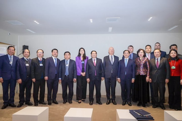 Thống đốc Nguyễn Thị Hồng tháp tùng Thủ tướng Chính phủ Phạm Minh Chính tham dự Diễn đàn Kinh tế Thế giới thường niên năm 2024 tại Davos, Thụy Sỹ