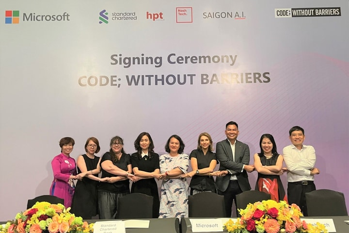 Standard Chartered hợp tác với Microsoft để trao quyền cho phụ nữ trong lĩnh vực công nghệ