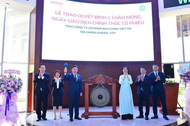 Cổ phiếu Viettel Post tăng kịch trần trong phiên chào sàn HOSE