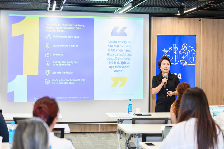 Nhìn về tương lai tiêu dùng qua xu hướng thanh toán không dùng tiền mặt tại Việt Nam