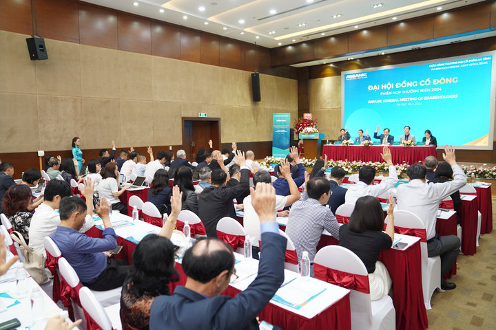Đẩy mạnh Dự án Làm mới chiến lược ngân hàng và các công tác chuyển đổi