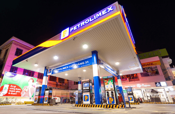 Thêm dư địa giành thị phần, vì sao Petrolimex, PVOIL đặt kế hoạch lợi nhuận 2024 "đi lùi"?