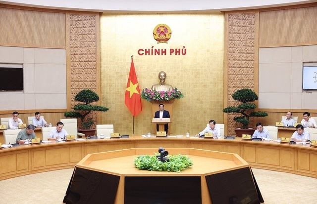 Thủ tướng chỉ đạo không tăng giá các mặt hàng đột ngột, cùng thời điểm tăng lương