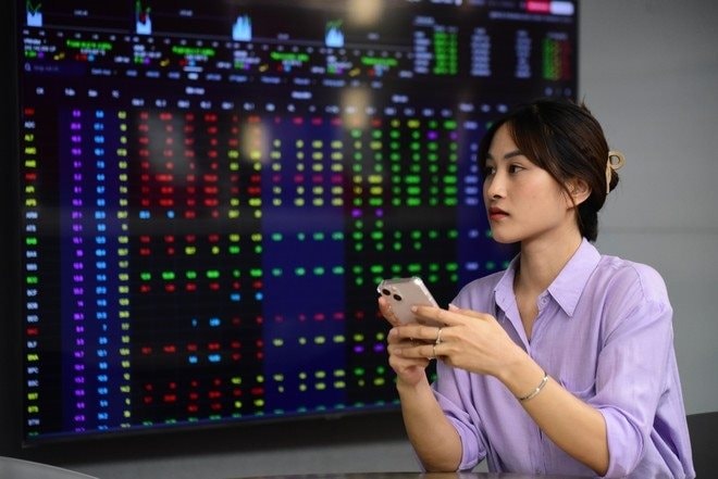 Tài khoản chứng khoán mở mới tăng mạnh trở lại