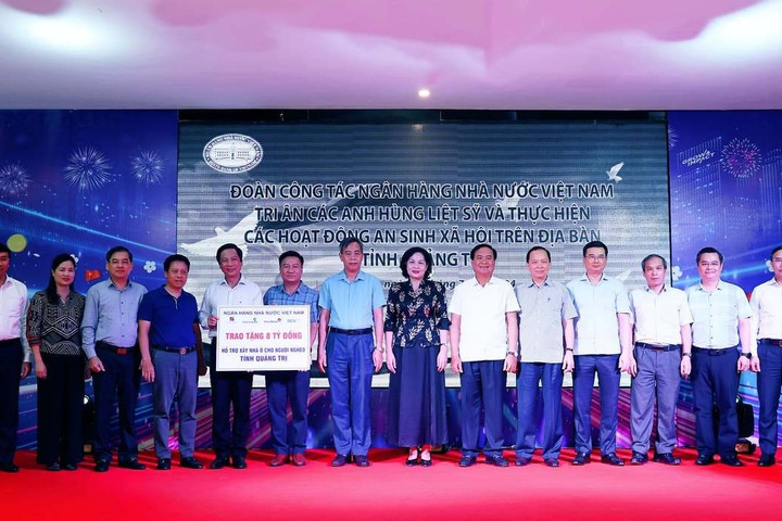 Ngân hàng Nhà nước trao tặng 8 tỷ đồng xây dựng nhà ở cho người nghèo tỉnh Quảng Trị
