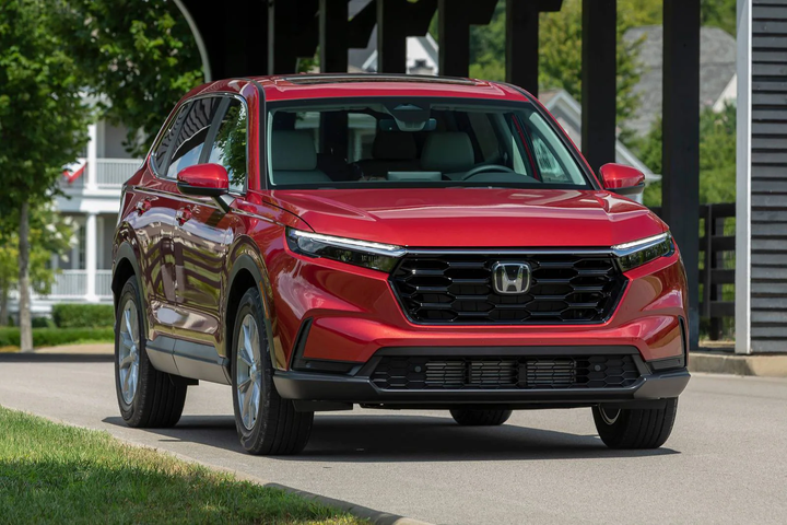 Doanh số bán xe liên tục “cài số lùi”, Honda giảm giá mạnh loạt ô tô trong tháng 8